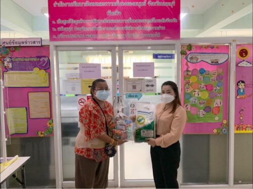 สนง.พมจ.นนทุบรี มอบถุงยังชีพให้กับผู้ประสบปัญหาโควิด-19