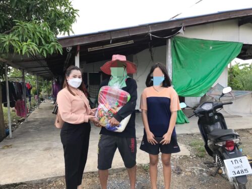 สนง.พมจ.นนทบุรี ลงพื้นที่ช่วยเหลือกลุ่มเปราะบาง