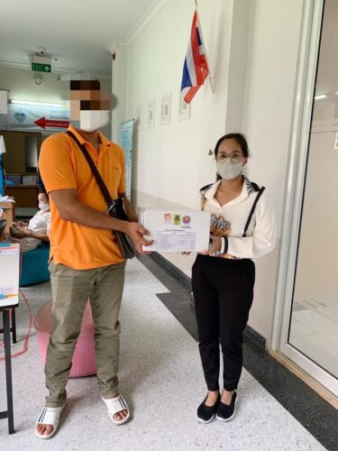 สนง.พมจ.นนทบุรี มอบกล่องอาเซียนรวมใจช่วยไทยสู้ภัยโควิด -​19
