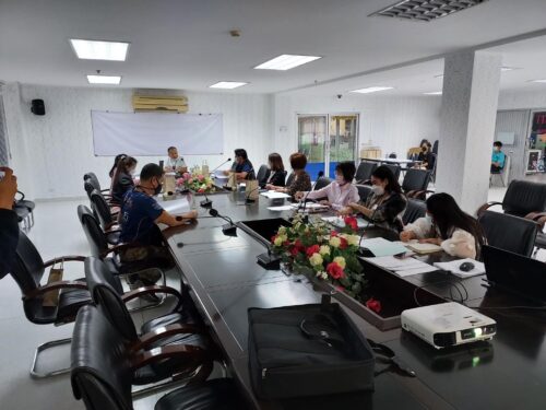 สนง.พมจ.นนทบุรี ร่วมประชุมคณะกรรมการช่วยเหลือประชาชนของ เทศบาลบาลเมืองรักพัฒนา
