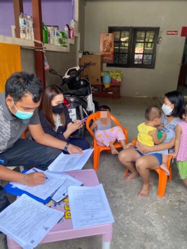 สนง.พมจ.นนทบุรี ลงพื้นที่ช่วยเหลือผู้ประสบปัญหาสังคมในหลายพื้นที่จังหวัดนนทบุรี